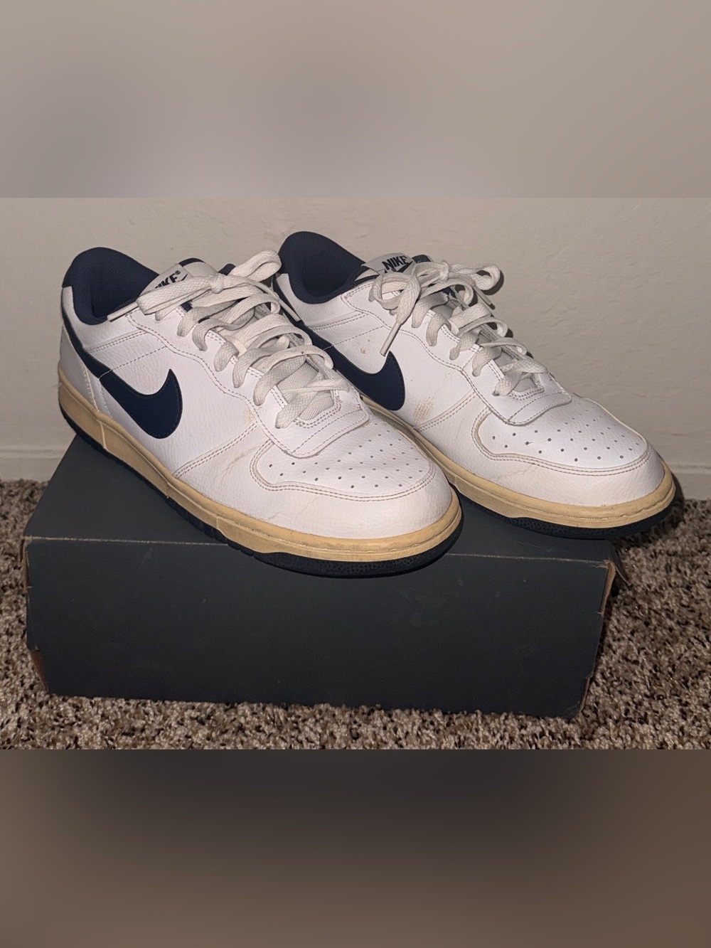 Nike Men’s White and Navy Low-Top Sneakers with Cream Midsole